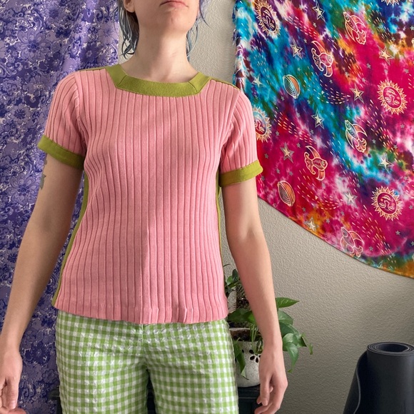 vintage 1960s pink and green ribbed short sleeve sweater top - Picture 2 of 7